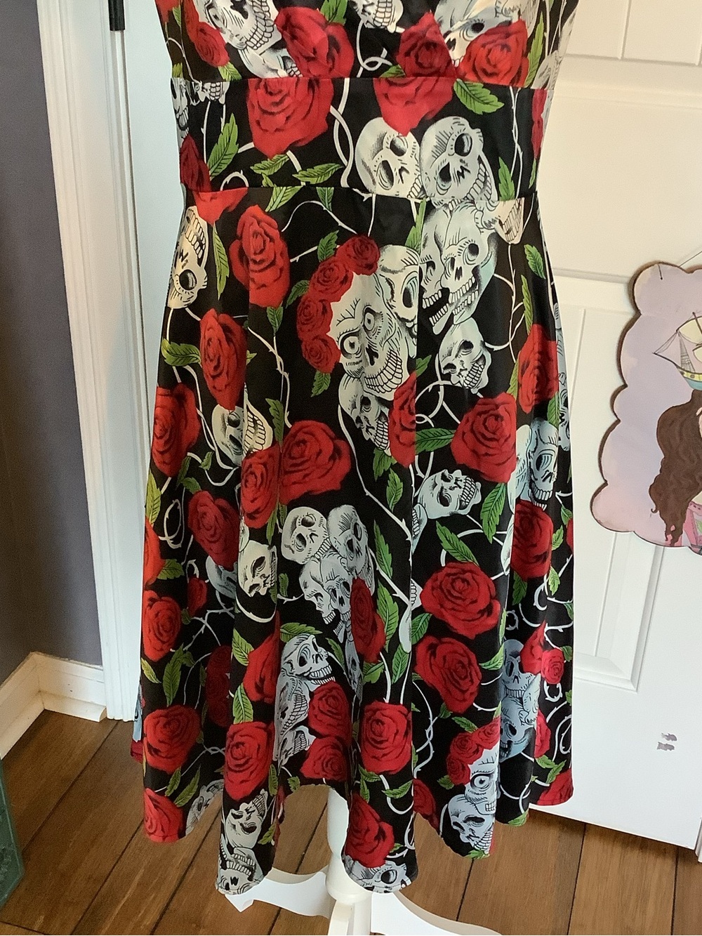 Vintage Style Rockabilly Fit-and-Flare Skull & Rose Dress - Picture 3 of 9